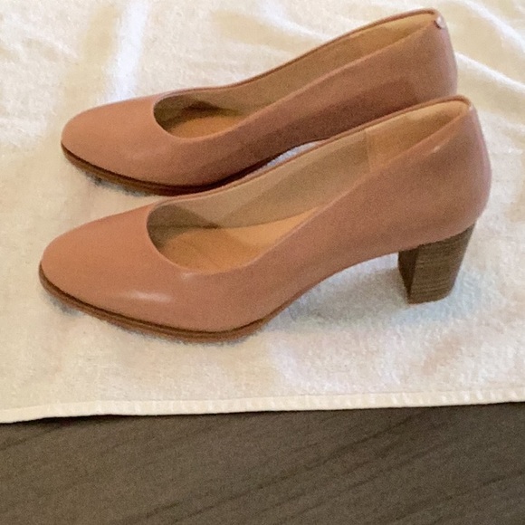 Clarks Cushion Plus stack heel pump. - Picture 4 of 4